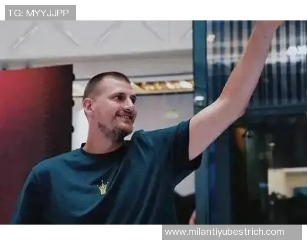 约基奇对抗训练后与裁判深入交流20分钟探讨比赛规则与判罚细节 约基奇对抗训练后与裁判深入交流20分钟探讨比赛规则与判罚细节